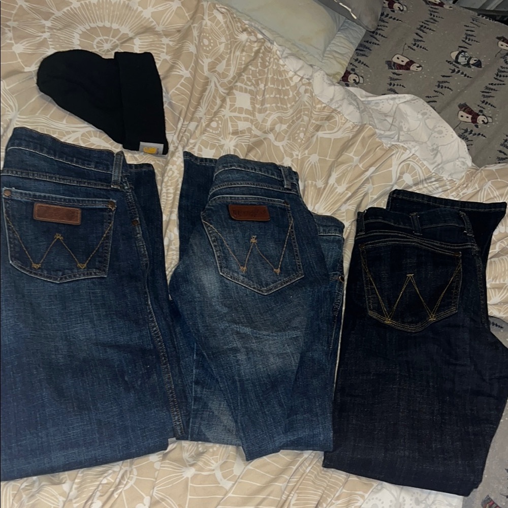 Wrangler Men's Relaxed Jeans - Dark Blue and Black